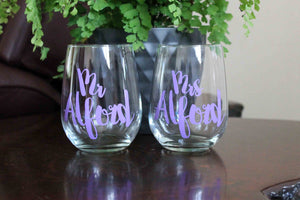 Personalised couple glasses, valentines day, wedding wine glasses, wedding decor, Mr and Mrs, toasting glasses, stemless wine glasses